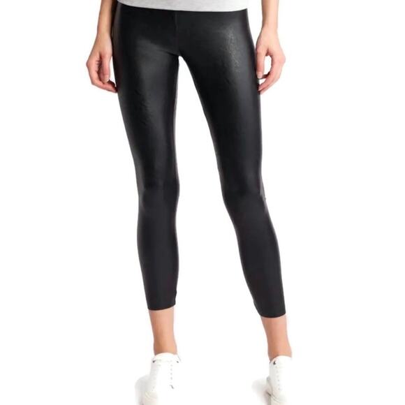 Faux Leather Black 3/4 Leggings Women's Size Medium - Picture 1 of 4